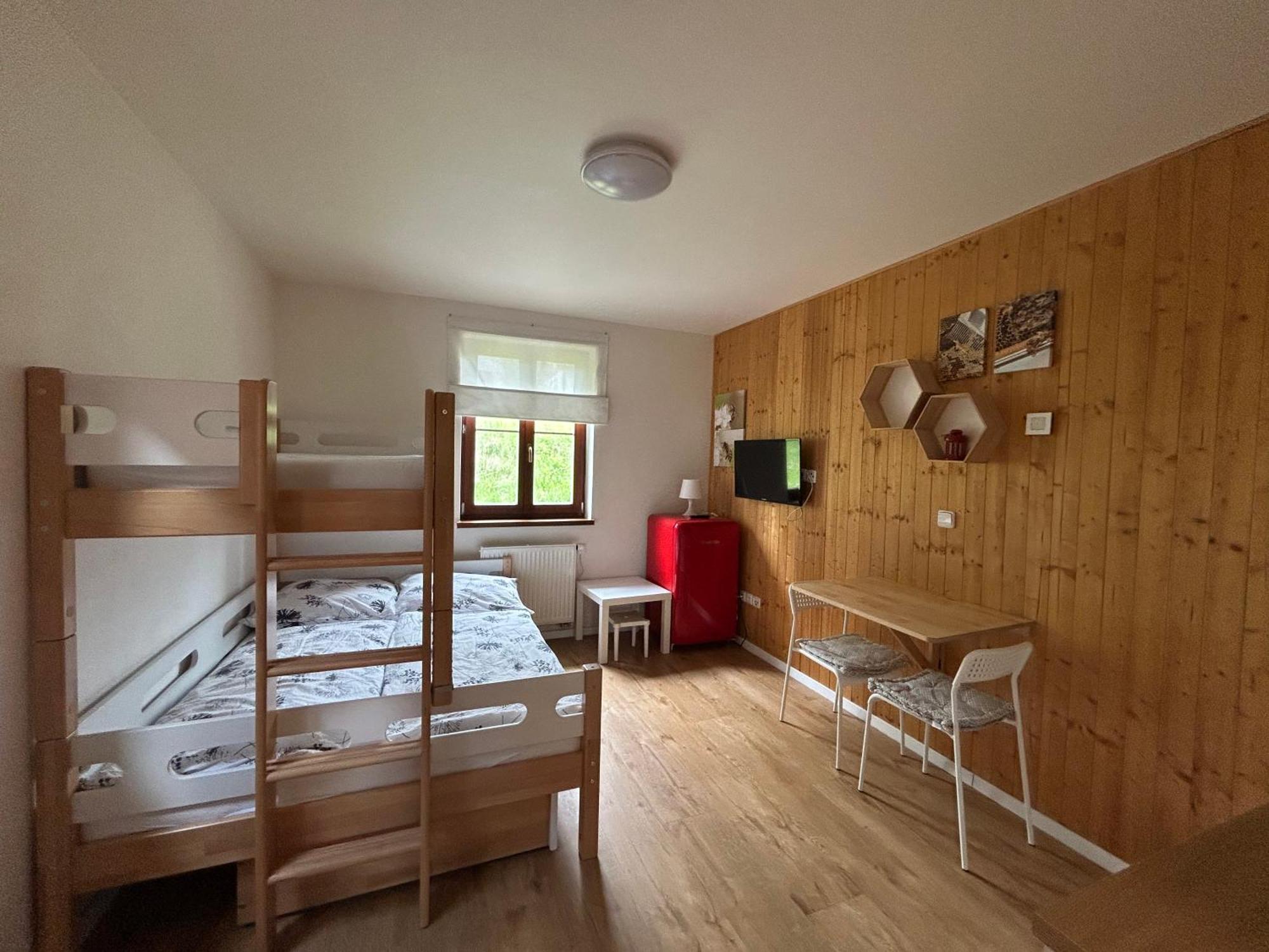 Vceli Mirda Pirda Apartment